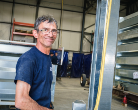 Employee at Produits Métalliques Bussières