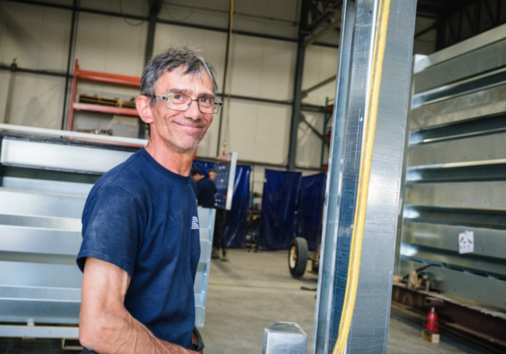 Employee at Produits Métalliques Bussières