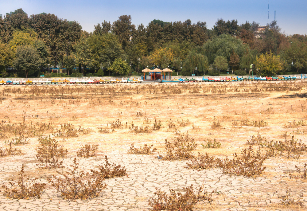 Fun boats near the dry river close to the historical Si-o-se Pol bridge or Allahverdi-Khan bridge in the centre of Isfahan in Iran