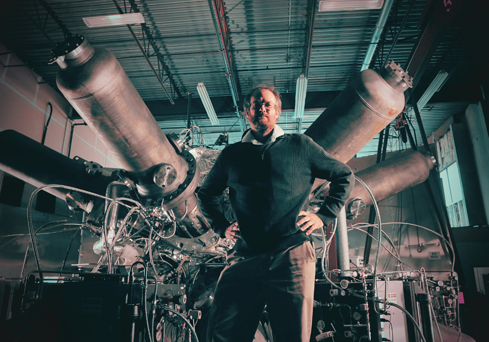 A reactor for magnetized target fusion uses large pistons are used to pump liquid metal to compress the plasma. (2014)